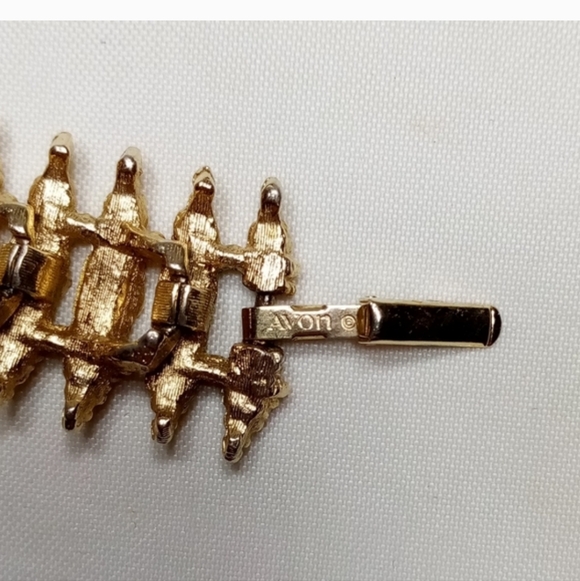 Avon Gold Tone Starflower Link Textured 7" Bracelet - Picture 2 of 7